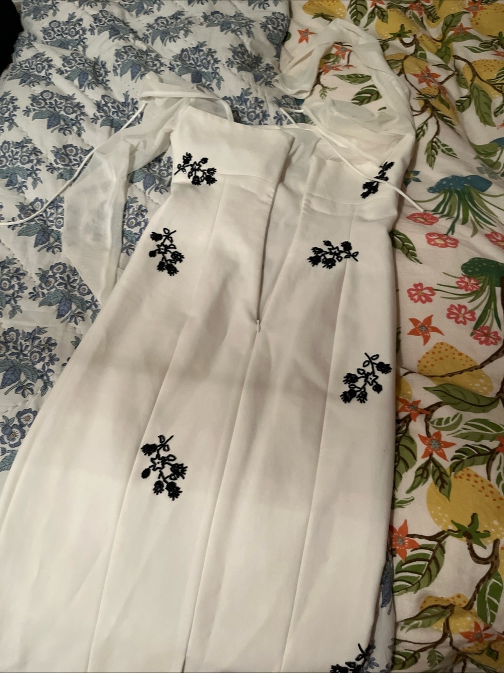 cinq a sept Cream Long-Sleeve Fitted Dress with Black Floral Appliqué sheer 4 - Picture 6 of 9